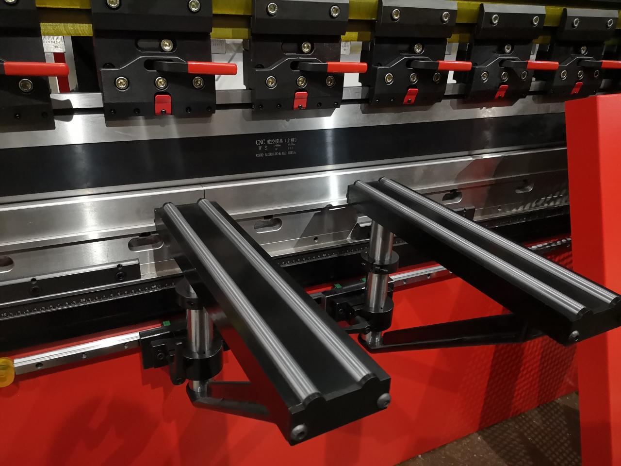 Delem Da66t 125 3+1 4+1 6+1 8+1 Cnc Hydraulic Press Brake For Metal Plate Bending डेलेम Da66t 125 3+1 4+1 6+1 8+1 सीएनसी हाइड्रोलिक प्रेस ब्रेक धातु प्लेट झुकने के लिए