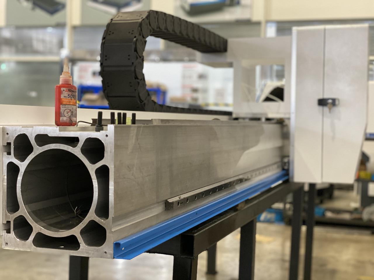 फाइबर लेजर काटने की मशीन मास्टरलाइन 8kw,4000x2000mm, Ipg लेजर स्रोत के साथ