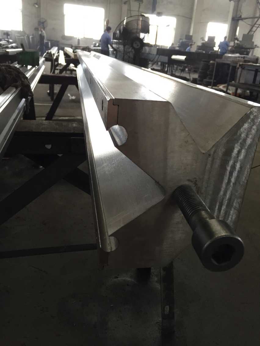 Full Automatic High Power Sheet Bending Machine And Cnc Press Brake Machine पूर्ण स्वचालित हाई पावर शीट झुकने मशीन और सीएनसी प्रेस ब्रेक मशीन