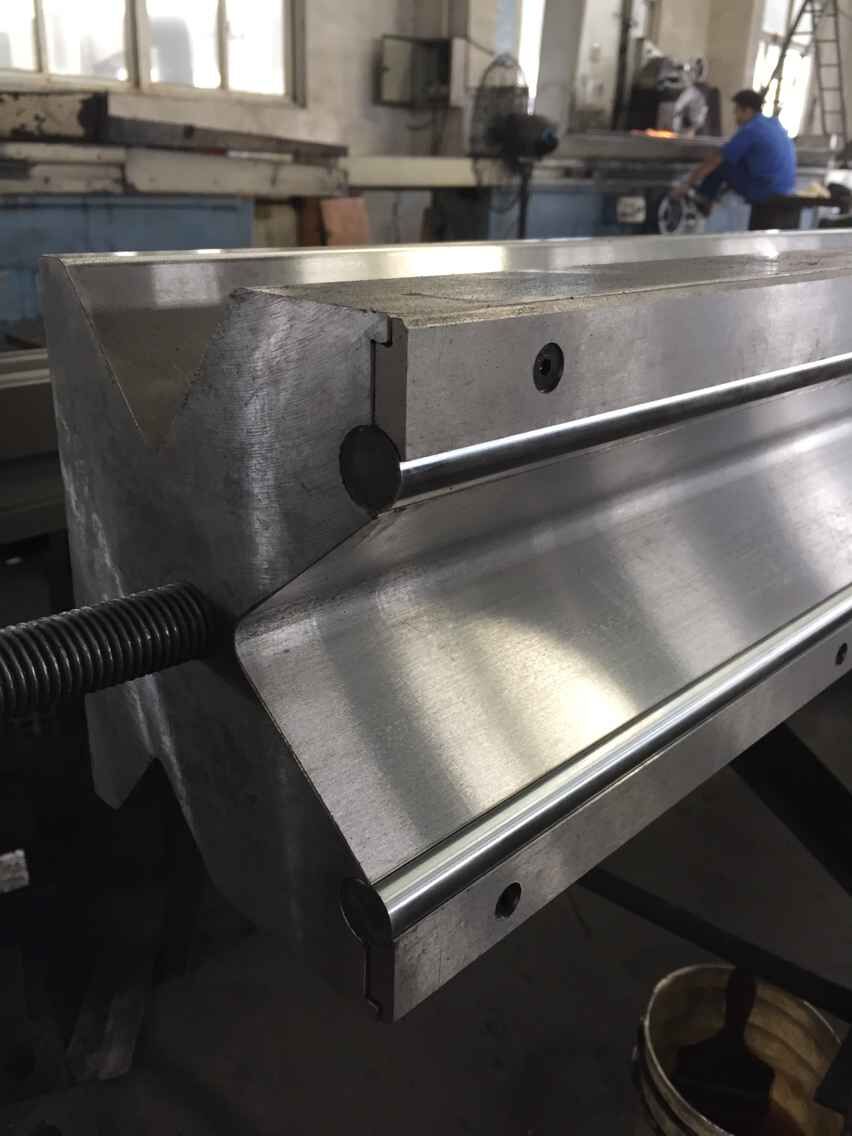 Full Automatic High Power Sheet Bending Machine And Cnc Press Brake Machine पूर्ण स्वचालित हाई पावर शीट झुकने मशीन और सीएनसी प्रेस ब्रेक मशीन