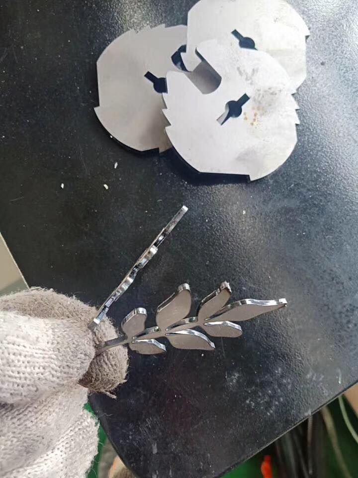 हाई पावर 3015 2000W धातु शीट सीएनसी फाइबर लेजर काटने की मशीन