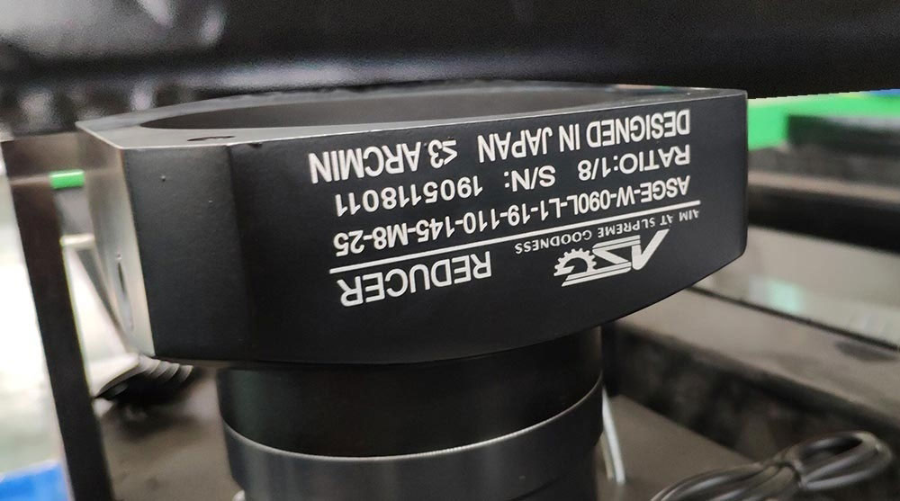 उच्च परिशुद्धता 1000w फाइबर लेजर काटने की मशीन की कीमत