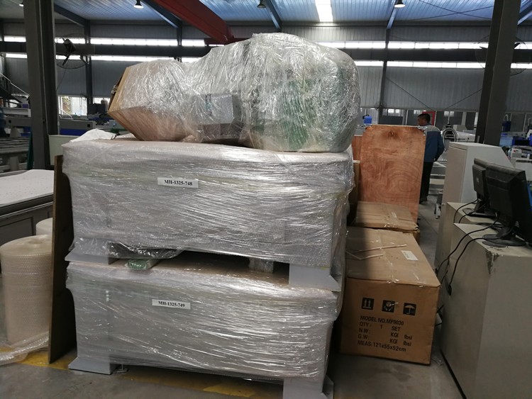 High Quality 1530 Fiber Laser Cutting Machine For Metal 500w 750w 1000w 1500w उच्च गुणवत्ता 1530 फाइबर लेजर काटने की मशीन धातु 500w 750w 1000w 1500w . के लिए