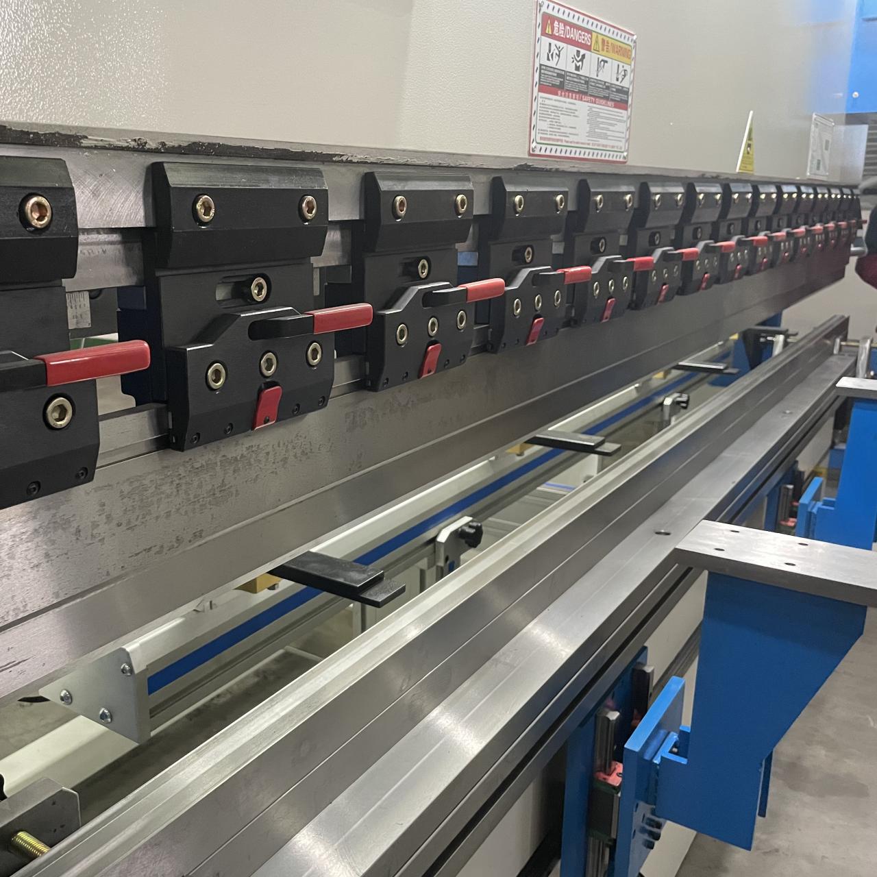 High Quality 3m Press Brake Machine Hydraulic 100 Ton For Sheet Metal Bending शीट धातु झुकने के लिए उच्च गुणवत्ता 3 एम प्रेस ब्रेक मशीन हाइड्रोलिक 100 टन