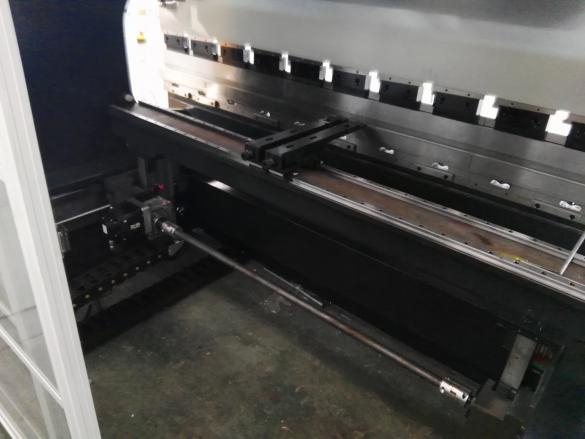 High Quality Sheet Metal Hydraulic Press Brake Machine उच्च गुणवत्ता शीट धातु हाइड्रोलिक प्रेस ब्रेक मशीन