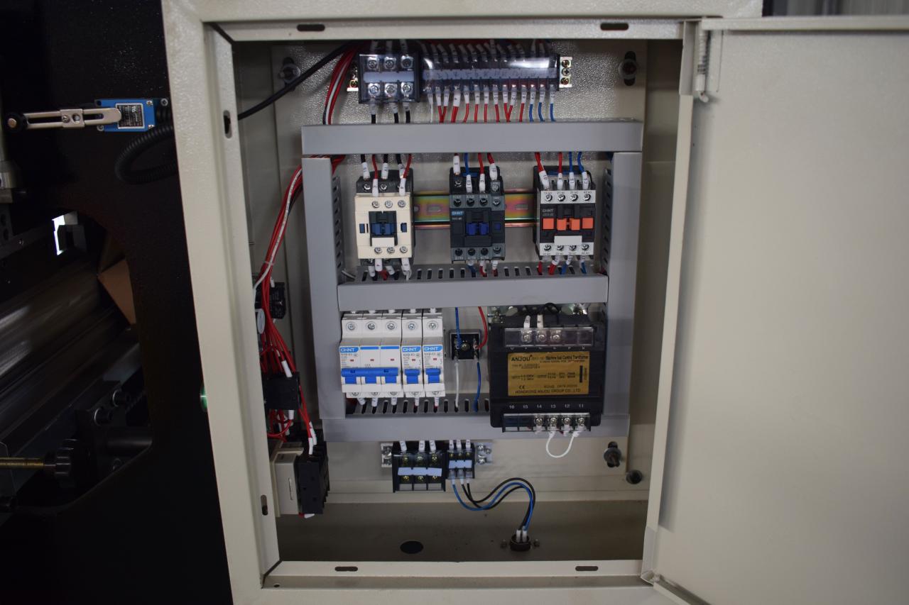 हाइड्रोलिक शीट धातु झुकने सीएनसी प्रेस ब्रेक मशीन Wc67y