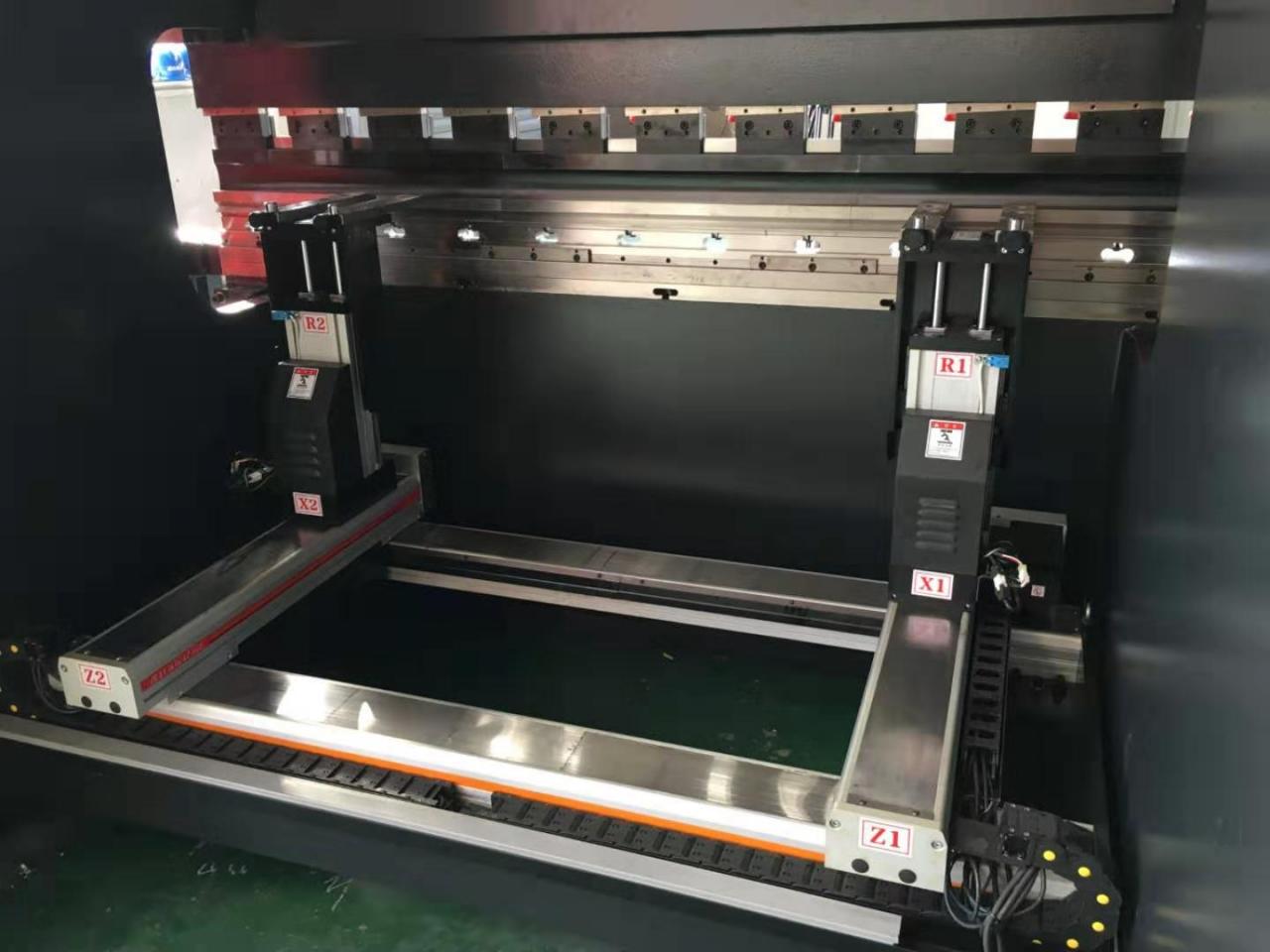 Hydraulic Stainless Steel Wc67y/k-300/6000 Mould Crowning Press Brake हाइड्रोलिक स्टेनलेस स्टील Wc67y / k-300/6000 मोल्ड क्राउनिंग प्रेस ब्रेक