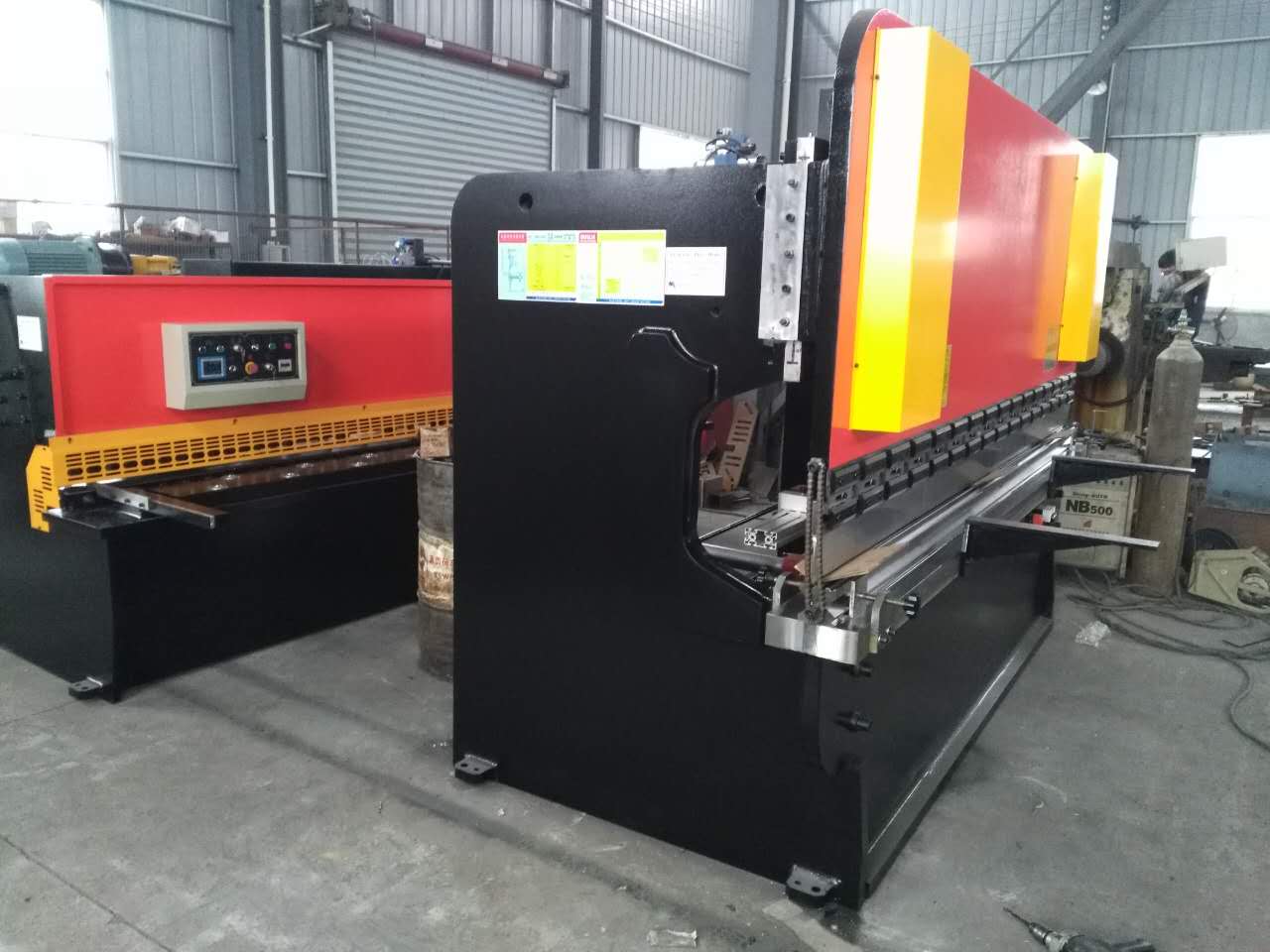 Hydraulic Swing Beam Guillotine Shears Qc12y-4x2500 हाइड्रोलिक स्विंग बीम गिलोटिन शीर्स Qc12y-4x2500