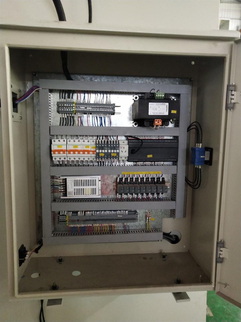 वायवीय घर्षण क्लच उच्च प्रदर्शन पंच प्रेस मशीन