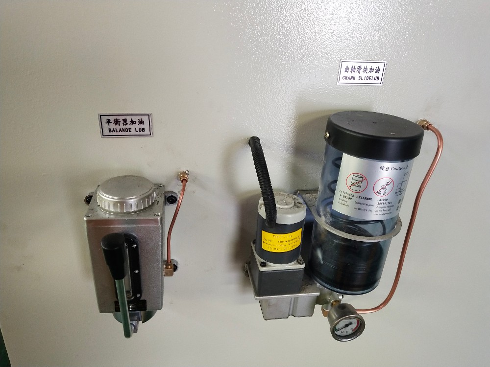 Pneumatic Friction Clutch High Performance Punch Press Machine वायवीय घर्षण क्लच उच्च प्रदर्शन पंच प्रेस मशीन