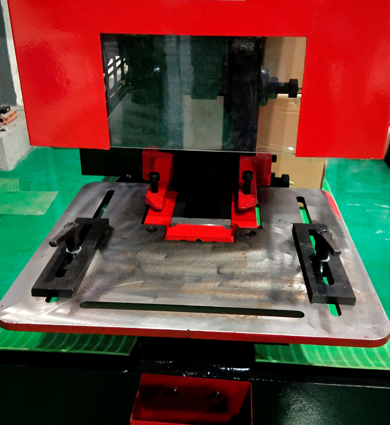 Q35y Series Hydraulic Ironworker Shearing And Punching Machine Q35y सीरीज हाइड्रोलिक आयरनवर्कर बाल काटना और पंचिंग मशीन