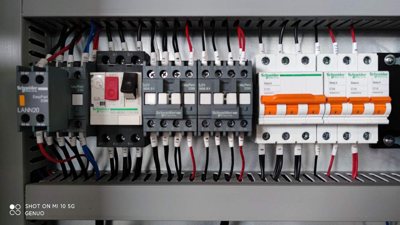 Qc11k Hydraulic Shear Machine And Guillotine Shearing Machine For Sheet Metal Cutting Qc11k हाइड्रोलिक कतरनी मशीन और शीट धातु काटने के लिए गिलोटिन बाल काटना मशीन