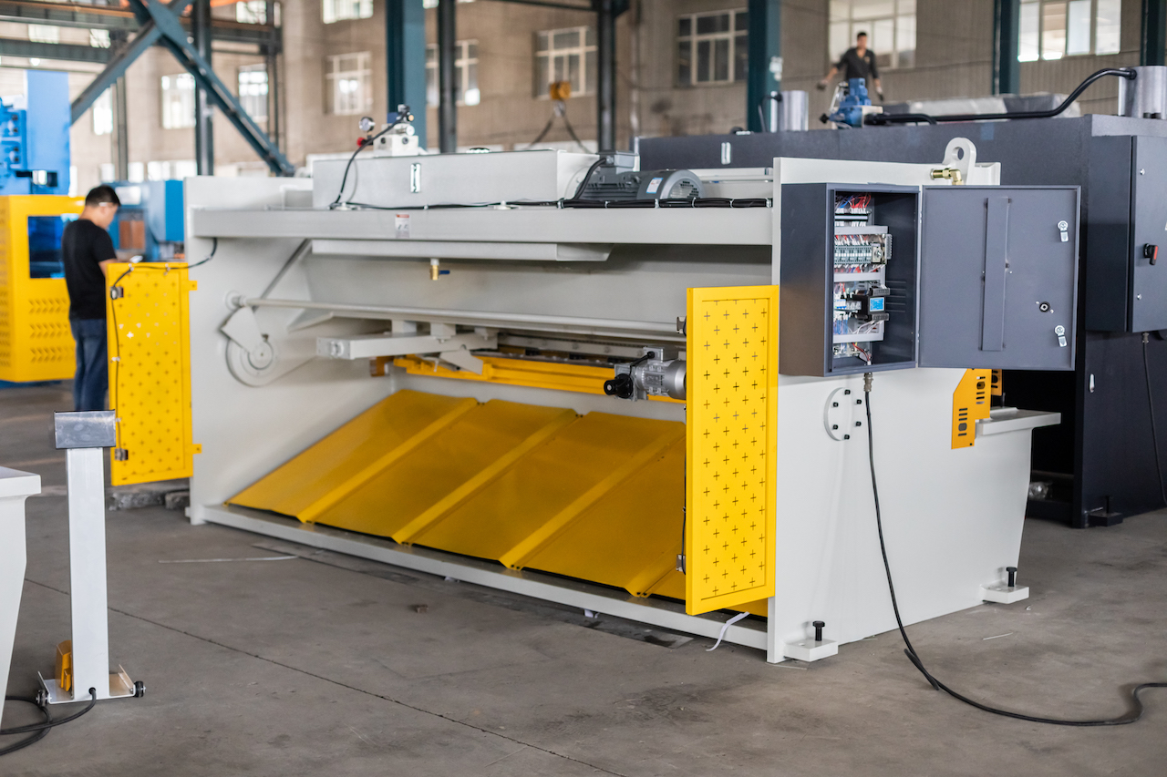 Qc11y 8x3200 शीट मेटल शीयरिंग मशीन स्टील प्लेट हाइड्रोलिक शीयरिंग मशीन