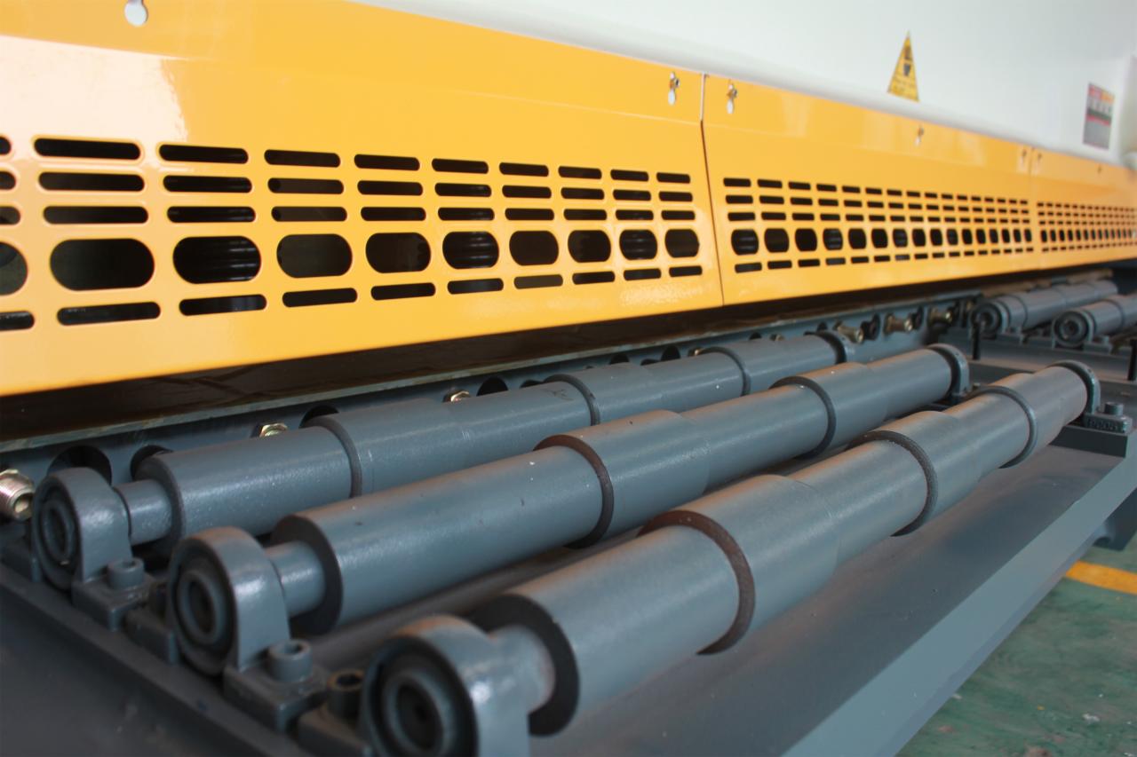 Qc11y Metal Plate Hydraulic Guillotine Shearing Machine For Sale Qc11y धातु प्लेट हाइड्रोलिक गिलोटिन बाल काटना मशीन बिक्री के लिए