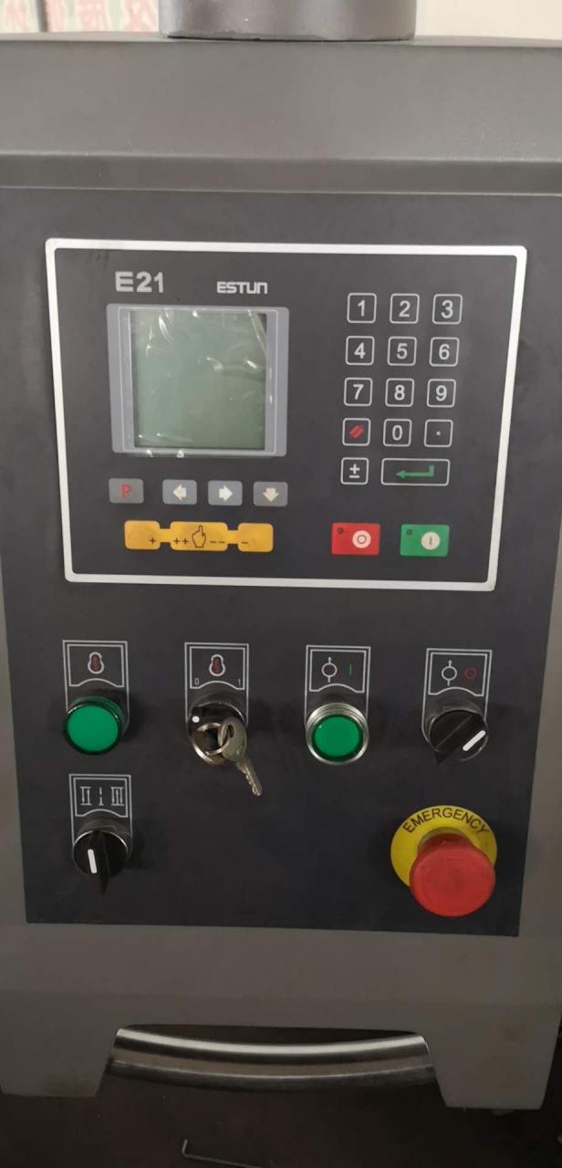 Qc12y 6x3200 हाइड्रोलिक प्लेट स्लाइडिंग टेबल सॉ गिलोटिन शीयर कटिंग मशीन