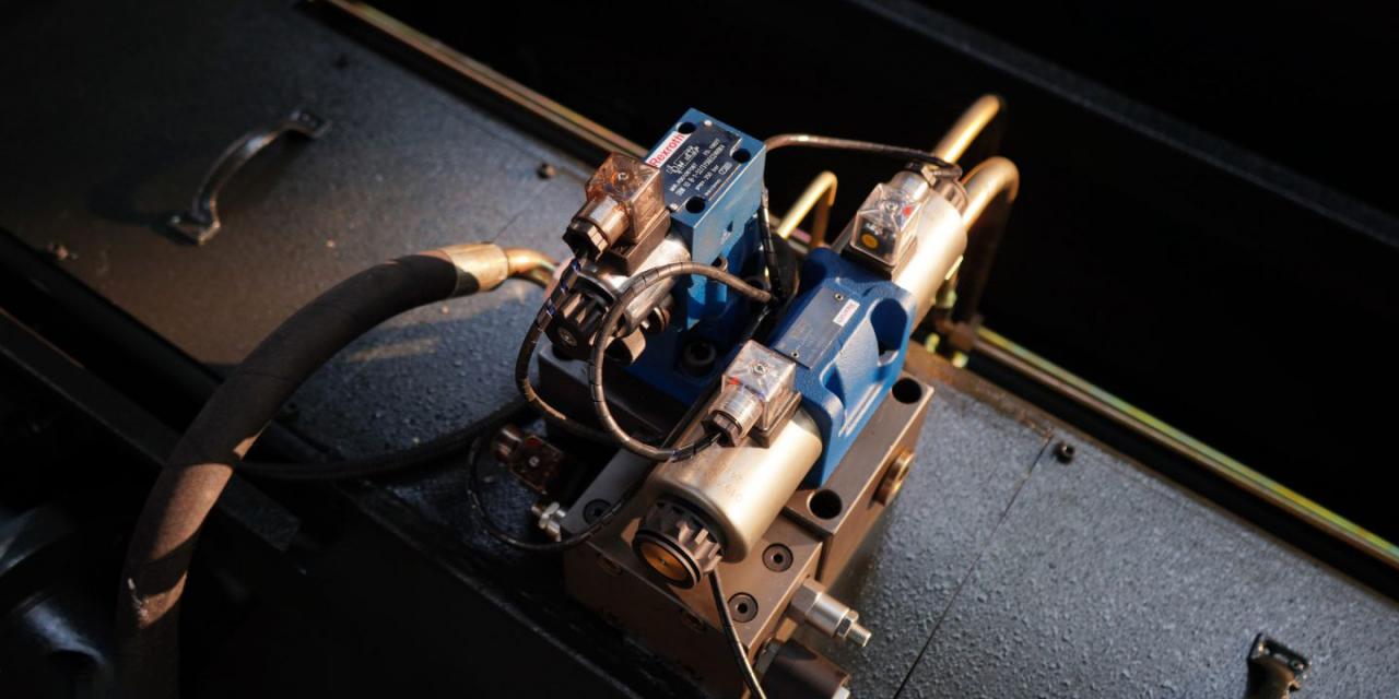 Wc67 Hydraulic Press Brake / CNC Press Bending Machine / Plate Bending Machine China Wc67 हाइड्रोलिक प्रेस ब्रेक / सीएनसी प्रेस झुकने मशीन / प्लेट झुकने मशीन चीन