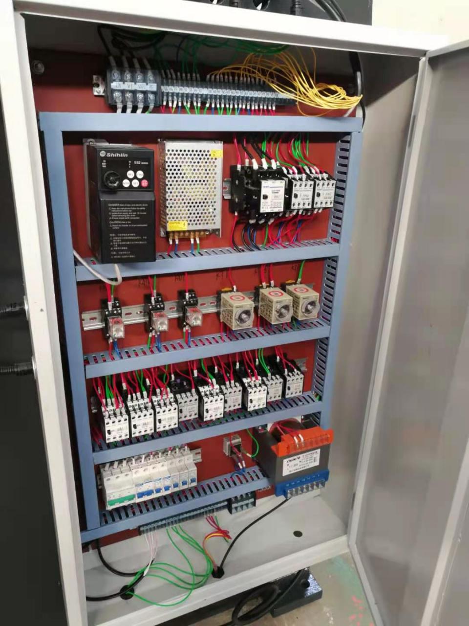 Wc67y-160 4000 Hydraulic Press Brake Cnc Metal Bending Machine For 4000mm Width Steel Wc67y-160 4000 हाइड्रोलिक प्रेस ब्रेक सीएनसी धातु झुकने मशीन 4000 मिमी चौड़ाई स्टील के लिए: